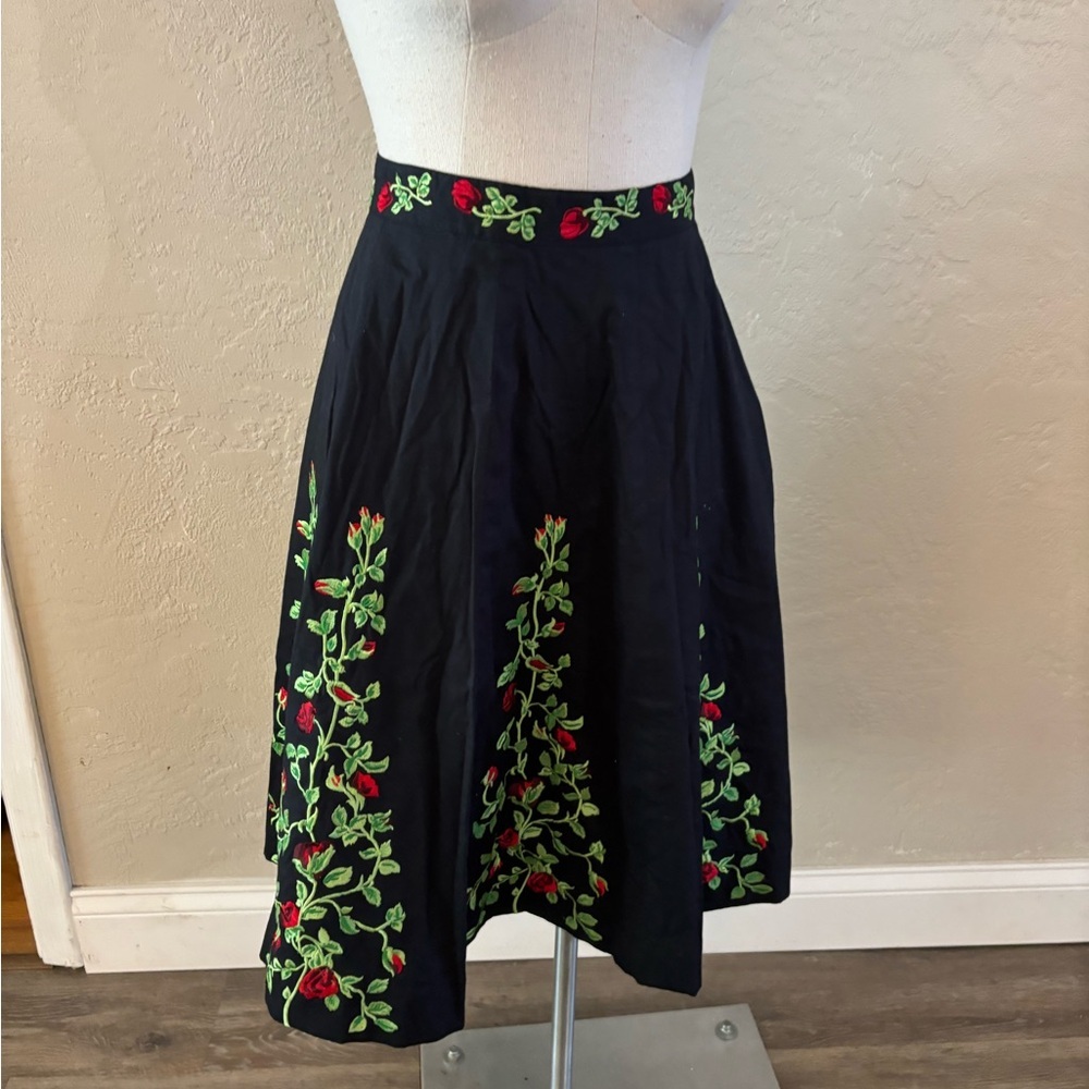 Chaudry Sports Black Embroidered Floral A-Line Skirt Sz Small